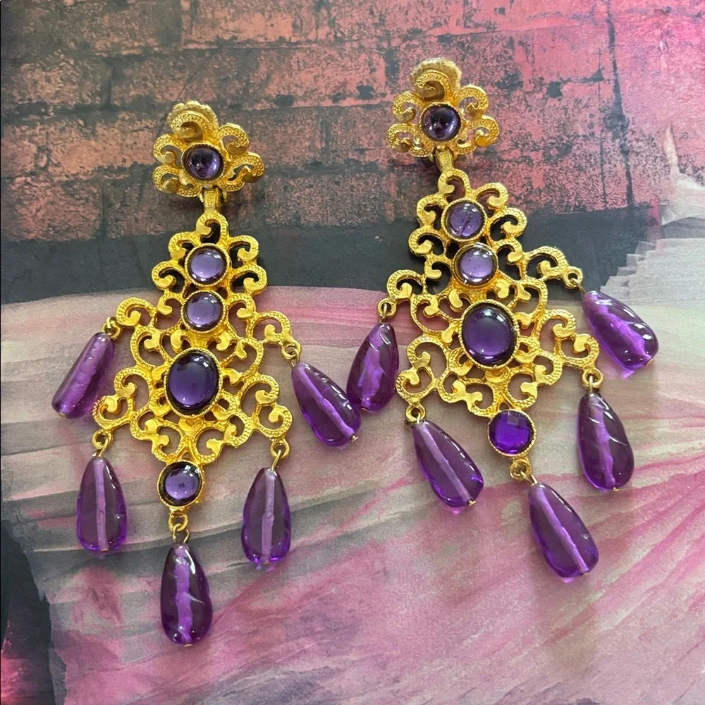 These are Kenneth Jay Lane 22-karat gold-plated cabochon clip earrings. - Picture 2 of 8